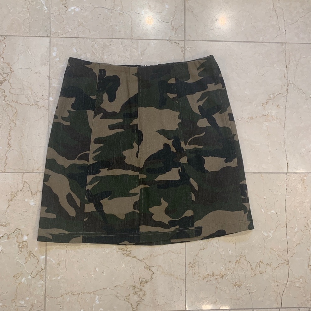 Wild Honey Camaflouge Skirt M